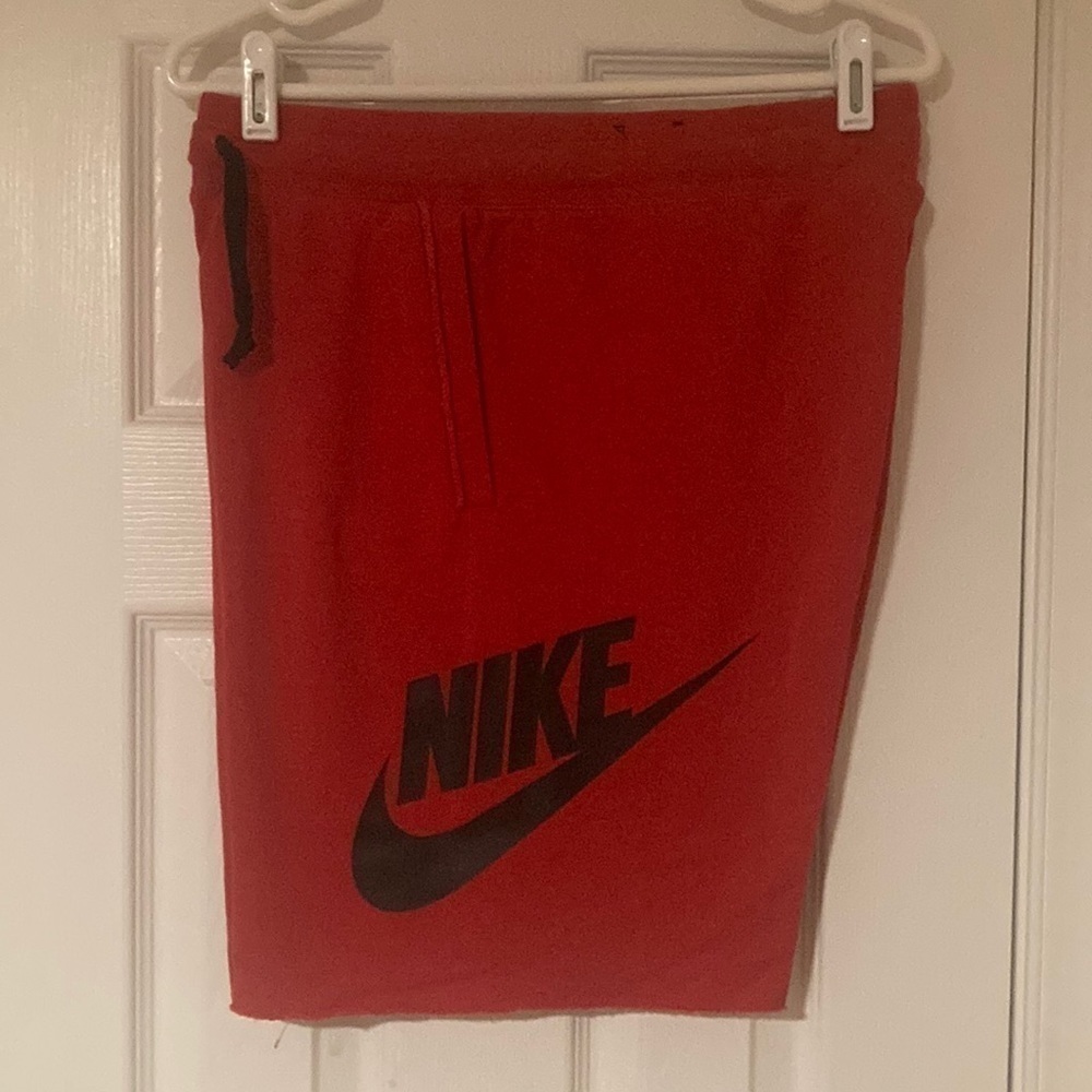 𝅺nike Men's Sportswear Sport Classic Essentials Alumni Shorts